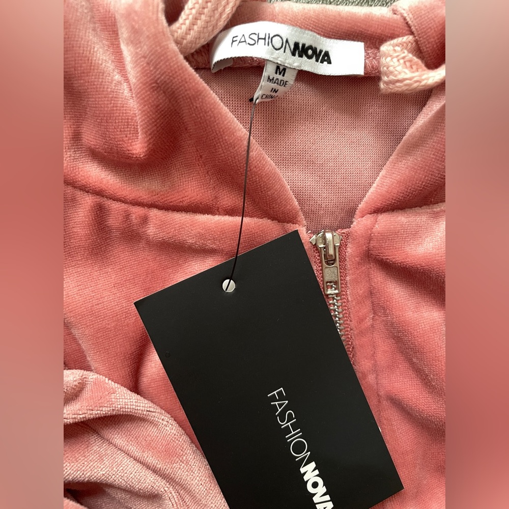 Fashion Nova “won’t leave you velour set” new with tags 💕